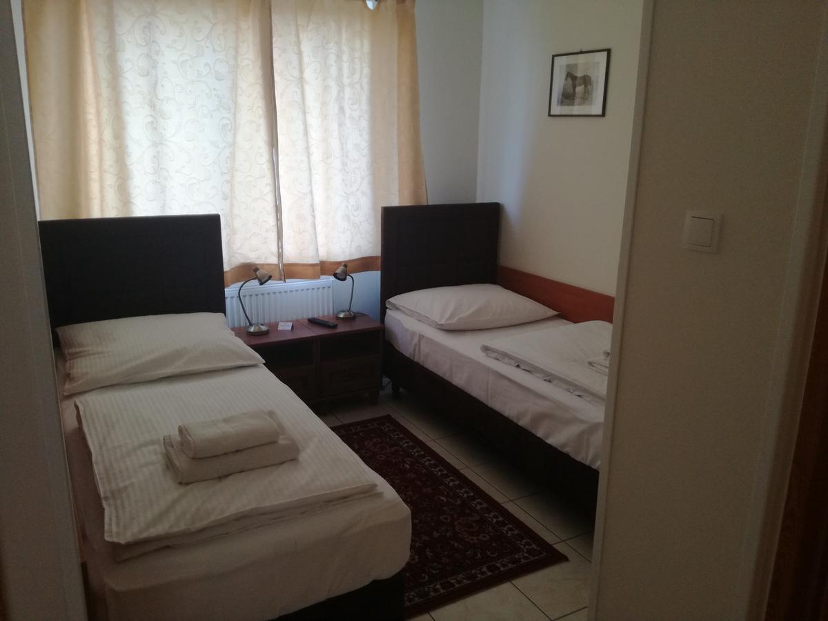 Villa Minerva Zielona Góra Buitenkant foto