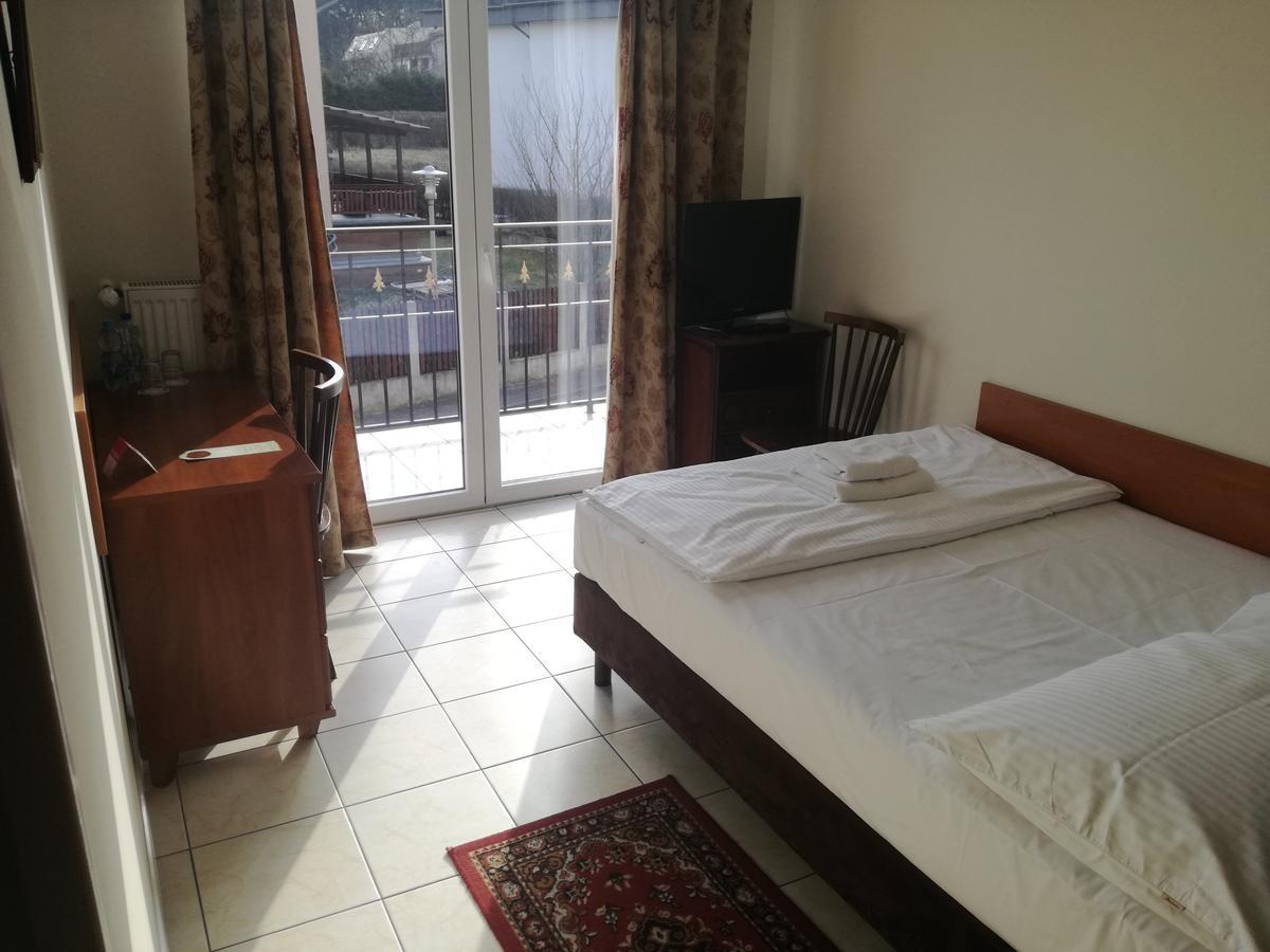 Villa Minerva Zielona Góra Buitenkant foto
